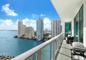 Trendy Apartment with Amazing Ocean Views
